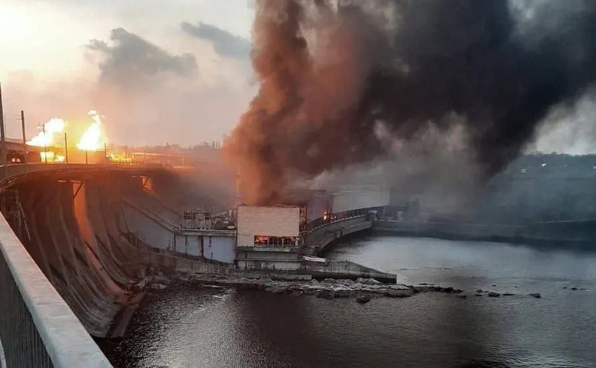 Urmările unei lovituri ruseşti asupra barajului Dnipro din Zaporizhzhia, Ucraina, la 22 martie 2024.