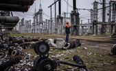 O staţie de distribuţie de înaltă tensiune din Ucraina este parţial distrusă după ce centrala electrică Ukrenergo a fost lovită de o rachetă (Getty Images)