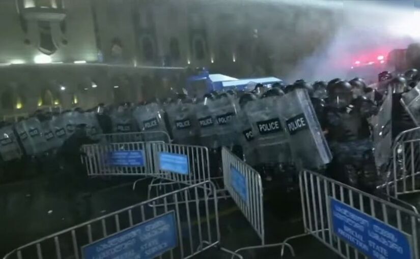 Ciocniri între manifestanţi şi poliţie în Tbilisi, Georgia, 1 mai 2024