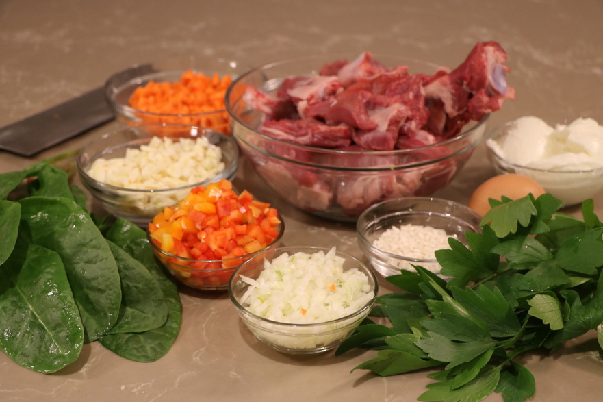 Ingrediente pentru ciorba de miel (Maria Matyiku/ Epoch Times)