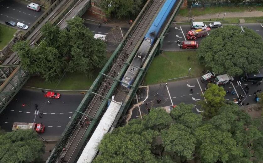 Circa 90 de persoane au fost rănite vineri în Buenos Aires când un tren de pasageri cu şapte vagoane s-a ciocnit cu o locomotivă şi un vagon gol, 10 mai 2024 (Youtube - captură ecran)