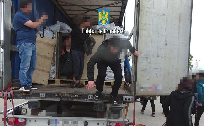 Sirieni găsiţi ascunşi într-un camion la Calafat (politiadefrontiera.ro)