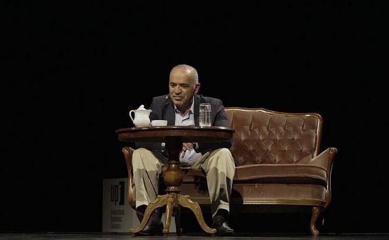 Garry Kasparov la Teatrul Naţional din Timişoara (upt.ro)