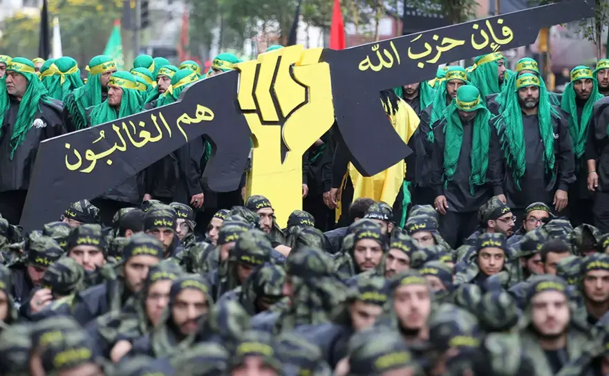 Membrii organizaţiei Hezbollah sărbătoresc Ashura în sudul Beirutului (Anwar Amro/AFP/Getty Images)
