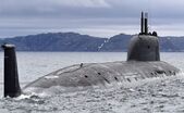 Submarinul cu propulsie nucleară Kazan din clasa Yasen al Flotei de Nord a Marinei Ruse soseşte la baza sa din Severomorsk, pe coasta arctică a Rusiei, la 1 iunie 2021. (Getty Images)