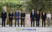 O fotografie de familie, în prima zi a celui de-al 50-lea summit G7 la Borgo Egnazia, la 13 iunie 2024, în Fasano, Italia.
  (Antonio Masiello/Getty Images)