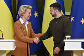 Volodimir Zelenski şi Ursula von der Leyen (Sergei Supinsky/AFP via Getty Images)