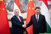 Premierul Ungariei, Viktor Orban (st) şi preşedintele comunist chinez Xi Jinping (Facebook - Viktor Orban)