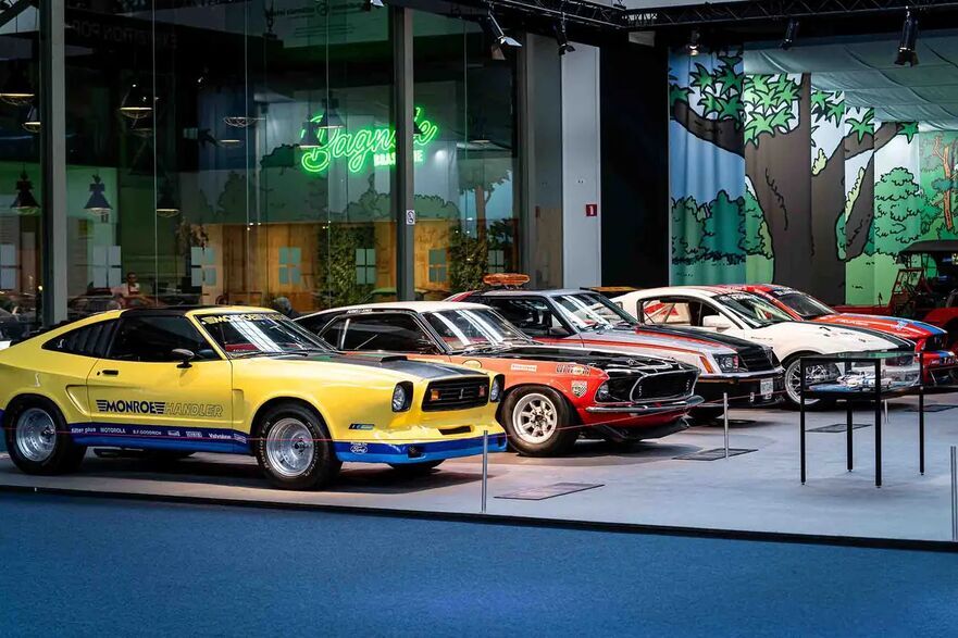 Mustang-uri din şase generaţii la Autoworld. (Prin amabilitatea Autoworld Bruxelles)