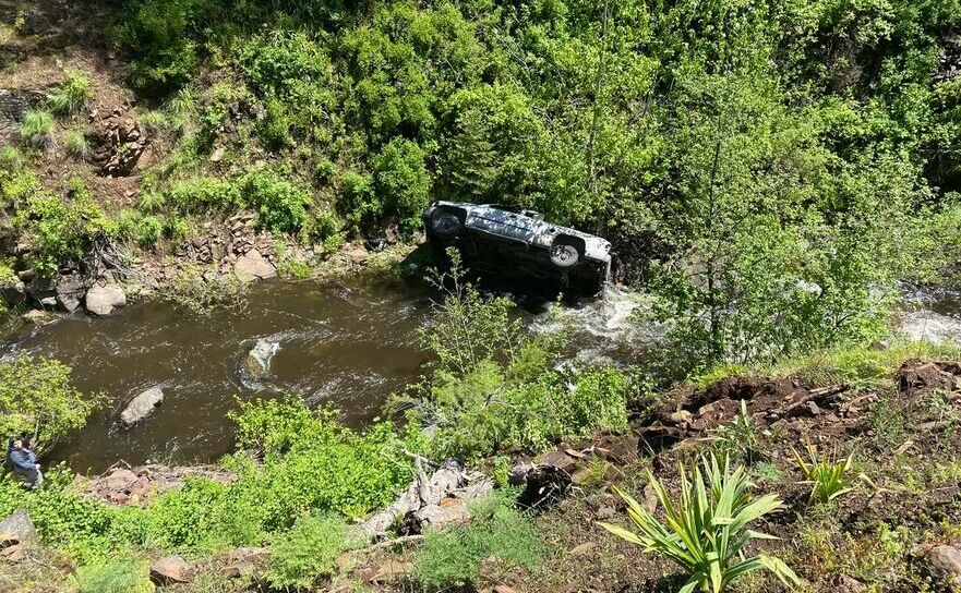 Vehiculul domnului Garrett la locul accidentului. (Prin amabilitatea biroului şerifului din comitatul Baker)