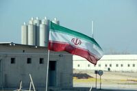 Drapel iranian în centrala nucleară iraniană Bushehr, 10 noiembrie 2019 (Getty Images)