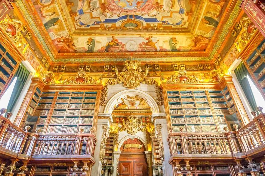 Biblioteca Joanina este considerată una dintre cele mai frumoase biblioteci din lume. (Benny Marty/Shutterstock)