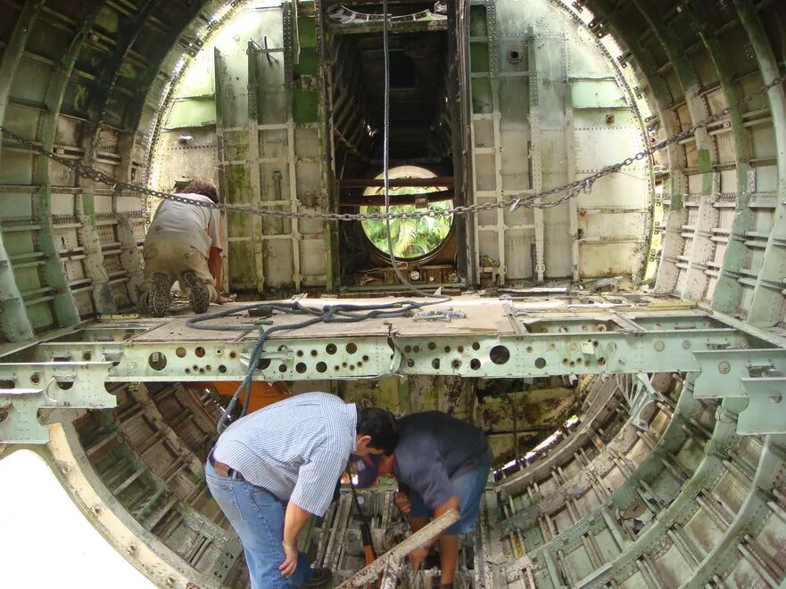 Lucrări de reconstrucţie în cala Boeing 727. (Prin amabilitatea Costa Verde)