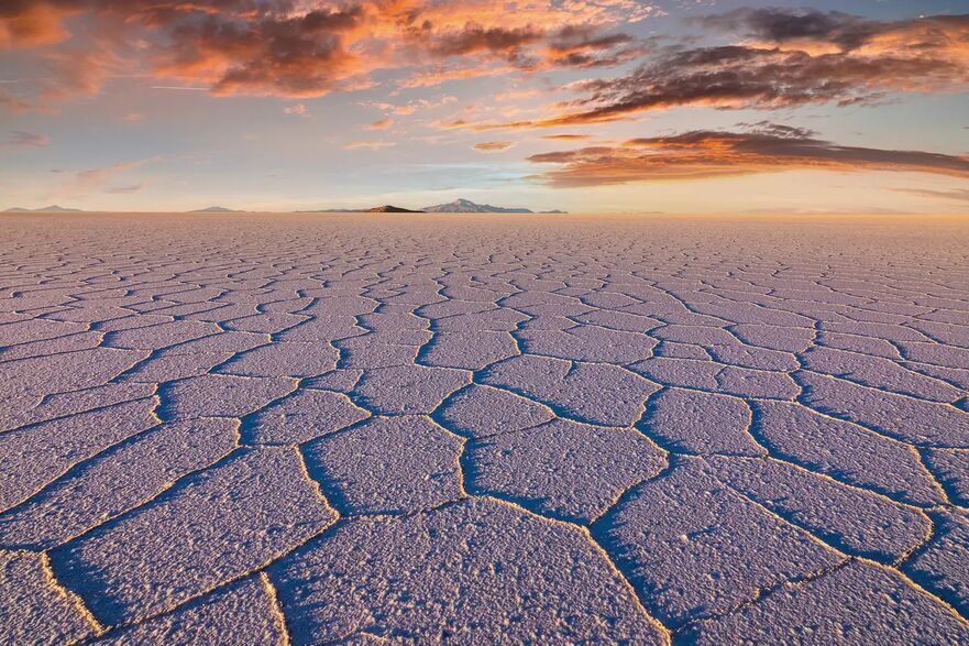 Salar de Uyuni a fost numit cea de-a opta minune neoficială a lumii. (Shutterstock/fogcatcher)