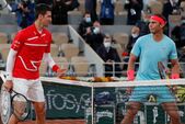 Novak Djokovic Rafael Nadal înaintea finalei - Roland Garros, Paris, Franţa, 11 octombrie 2020 (AP Photo)