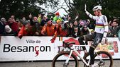 Ciclistul Mathieu van der Poel a câştigat a opta etapă a Cupei Mondiale, la Besançon, Franţa (Getty Images)