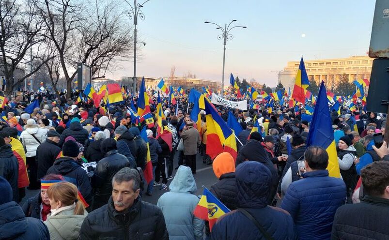 Protestatarii mobilizati de AUR au pornit in mars spre Cotroceni