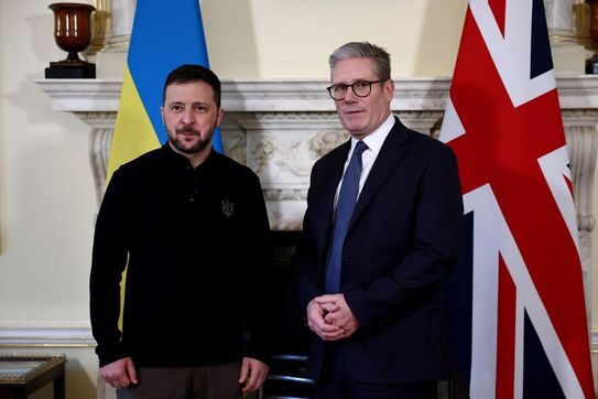 Keir Starmer împreună cu Volodimir Zekenski (Carl Court / Getty Images)
