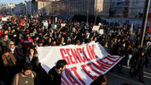 Protestatarii scandează sloganuri în timpul unui marş de protest în sprijinul primarului arestat din Istanbul, Ekrem Imamoglu, pe 21 martie 2025 în Istanbul, Turcia. (Getty Images)