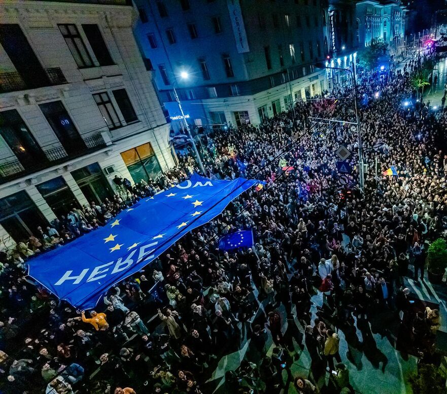 Susţinătorii lui Nicuşor Dan sărbătoresc victoria la prezidenţiale (Nicuşor Dan)