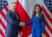 Karol Nawrocki (st) şi Kristi Noem - Secretara Departamentului Securităţii Interne a SU (X - Karol Nawrocki)
