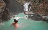 Onsen, Japonia (screenshot via Youtube)