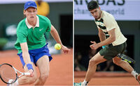 Jannik Sinner (stânga) şi Carlos Alcaraz (dreapta) (screenshot via foto ATP Tour)