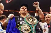 Oleksandr Usyk a fost încoronat campion mondial incontestabil la categoria grea (Getty Images)