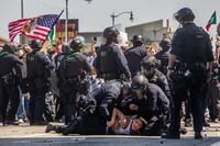 Trupe ale Gărzii Naţionale din California, desfăşurate pe străzile din Los Angeles, 8 iunie 2025 (Getty Images)