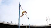 Săritorul cu prăjina Armand Duplantis înregistrează un nou record (Getty Images)