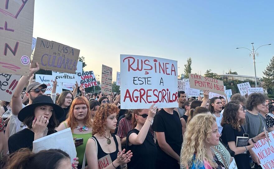 Protest împotriva violenţei contra femeilor