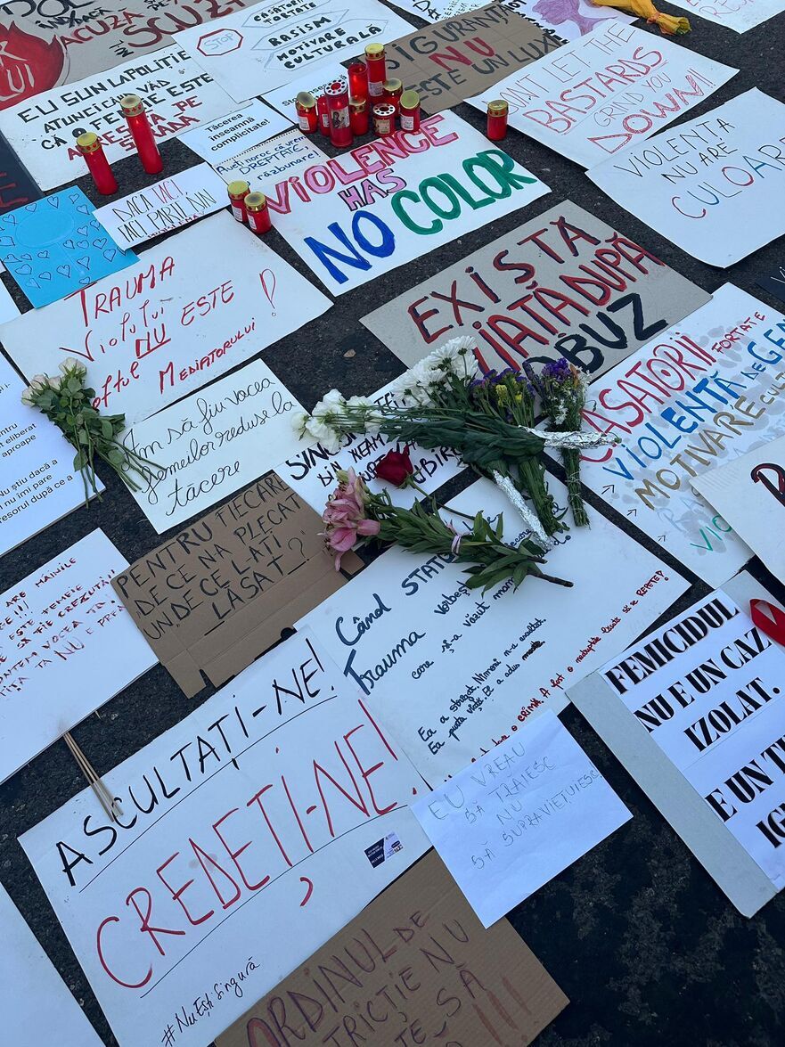 Protest împotriva violenţei contra femeilor