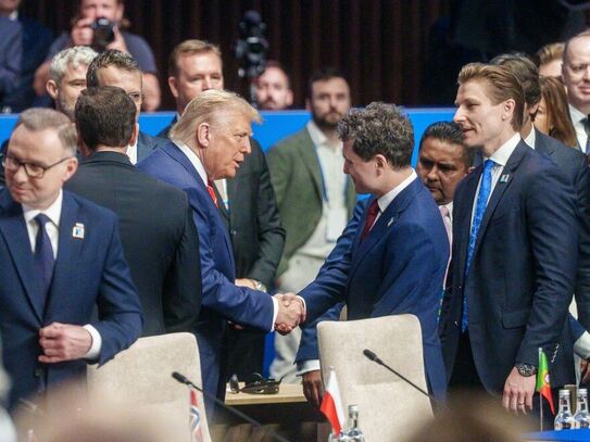 Donald Trump şi Nicuşor Dan