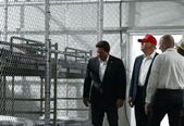 Trump a vizitat „Alligator Alcatraz” — o închisoare pentru imigranţi izolată şi construită în Everglades, Florida, 1 iulie 2025 (X - screenshot)