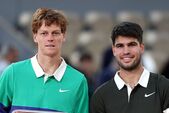 Tenismenii Jannik Sinner şi Carlos Alcaraz (Getty Images)