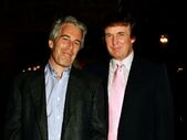 Jeffrey Epstein (st) şi Donald Trump, la Mar-a-Lago în Palm Beach, Florida, în 1997 (Getty Images)