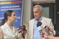 Călin Georgescu, la ieşirea de la IPJ Ilfov unde a semnat controlul judiciar, 30 iulie 2025 (Facebook - screenshot)