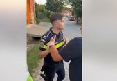 Politist agresat