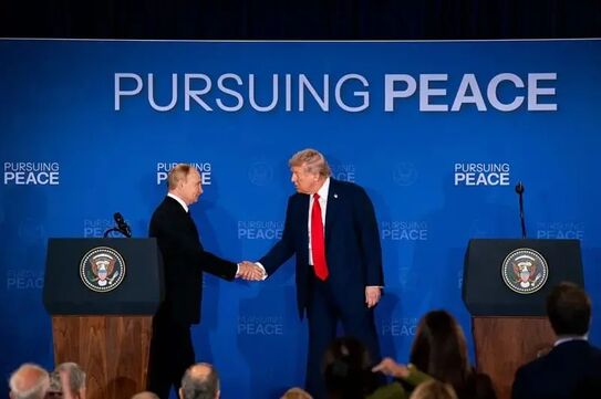 Vladimir Putin (st) şi preşedintele SUA Donald Trump, în Anchorage, Alaska, 16 august 2025 (Getty Images)