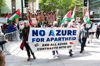 Manifestanţi pro-palestinieni în faţa centrului de convenţii din Seattle, în luna mai 2025. (Jason Redmond/AFP via Getty Images)