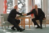 Bill Clinton (st) şi Boris Elţîn la Helsinki, în 1997 (Getty Images)