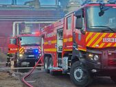 Incendiu la fabrica de PAL din Sebes (IGSU/Facebook)