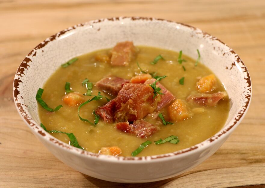 Supă de mazăre uscată (Maria Matyiku/ Epoch Times)