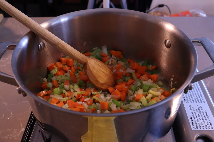 Se pune restul de zarzavat (Maria Matyiku/ Epoch Times)