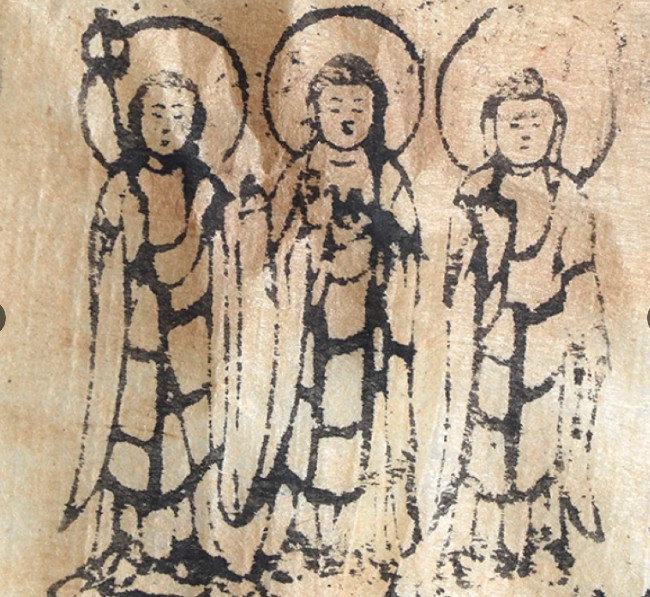 O  imagine imprimată cu cerneală, recuperată din interiorul capului scobit  al unei statui religioase, îi înfăţişează pe Buddha, în dreapta, pe  Bhaisajyaguru, în centru, şi pe Ksitigarbha, alături, stând unul lângă  altul. Toate figurile provin din aceeaşi matriţă/ştampilă unică.

  (Foto furnizată de oraşul Fukuyama)