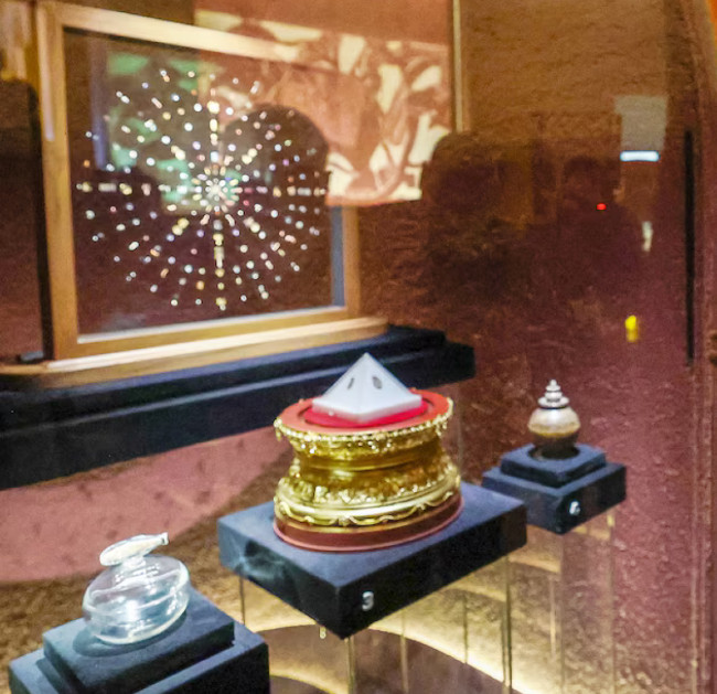 Expoziţia din New Delhi prezintă peste 300 de pietre preţioase şi ornamente descoperite alături de relicvele lui Buddha în statul Uttar Pradesh. (captură web)