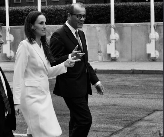 Oana Ţoiu la New York (Foto: Facebook Oana Ţoiu)