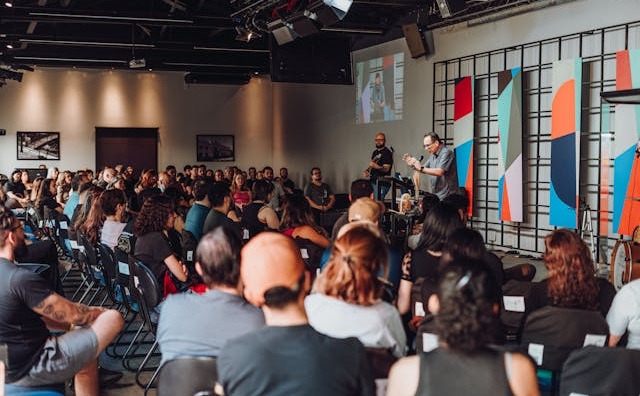 Startup (https://www.pexels.com/)