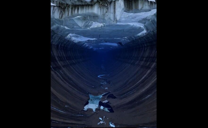 Denumită Provincia Bazinului în Formă de Evantai din Antarctica de Est structura reprezintă probabil una dintre cele mai mari formaţiuni de acest tip de pe Pământ. (X - screenshot)