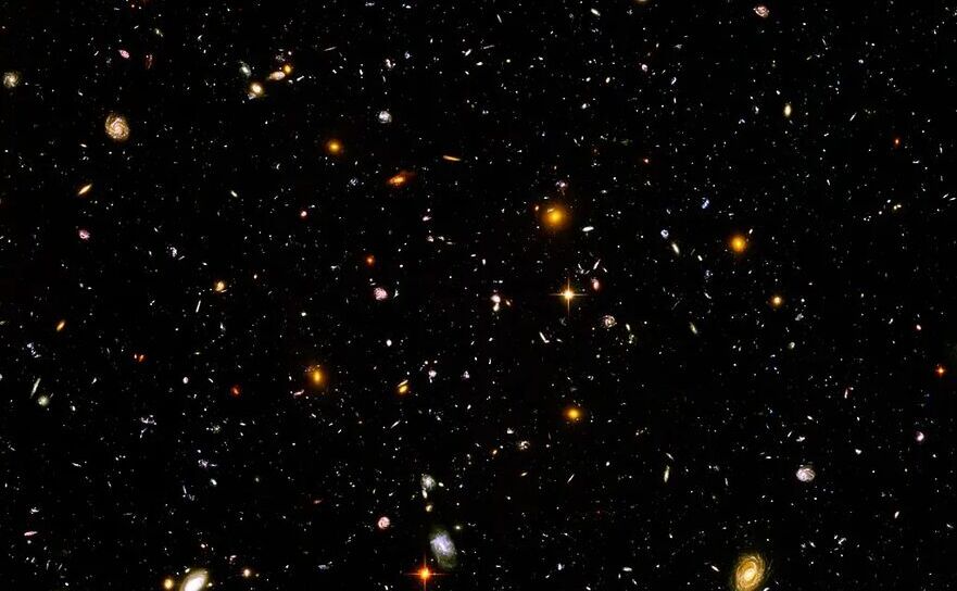 Hubble Deep Field. NASA şi Agenţia Spaţială Europeană. (Editat de Noodle snacks, domeniu public, prin Wikimedia Commons)